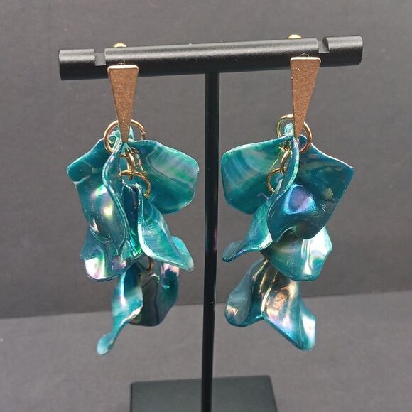UYN UYN Beautiful Green Metallic Dangle 925 Post Earrings - Picture 1 of 6
